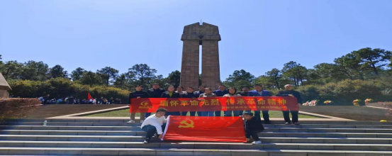 公司開展清明節(jié)烈士陵園祭掃活動(dòng)